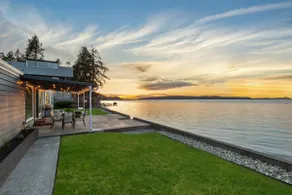 Spacious, Beachfront North Camano Rambler - Image 3