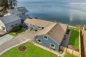 Spacious, Beachfront North Camano Rambler - Image 2