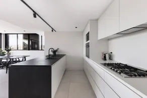 Beautiful One Bedroom in Randwick - Image 3