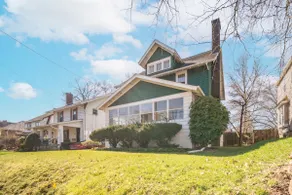 Cozy 4BR Family Home Sleeps 10, Great Location - Image 4