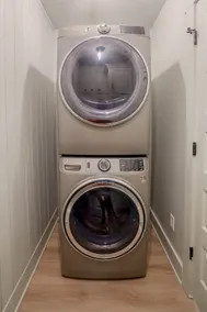 Cozy~3 bed~Pet Friendly~8 min from Airport - Image 4