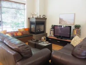 Seasons-in-the-Sun Guest House - Image 3