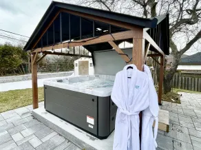 N7 Castle Green Retreat-Hot Tub - Image 2