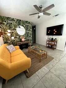 Miami's Cozy Tropical Getaway - Image 3