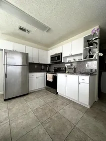 Miami's Cozy Tropical Getaway - Image 5