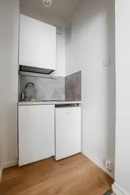Elegant studio in the center - Image 5