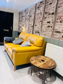 Luxury Cottage with Roll-Top Bath & Log Burner - Image 3