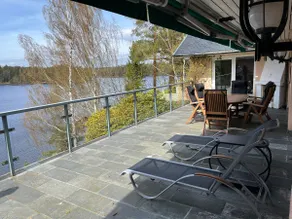 House with lake property and its own dock - Image 4