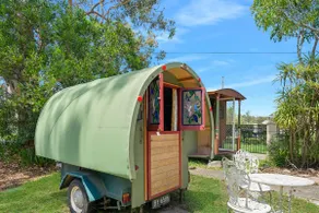 Blue Haven Gypsy Paradise-family friendly stay - Image 3