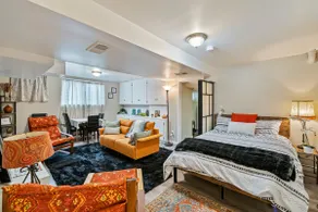 Cozy, Cool Retreat Near Mountains & Downtown - Image 5