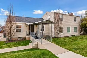 Cozy, Cool Retreat Near Mountains & Downtown - Image 2