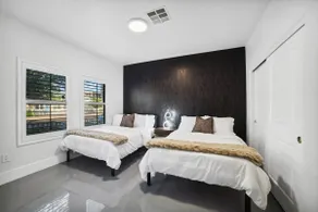 Modern home near Chase Field & Convention Center - Image 3