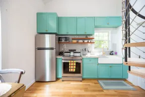 Duplex filled with natural light - Image 4