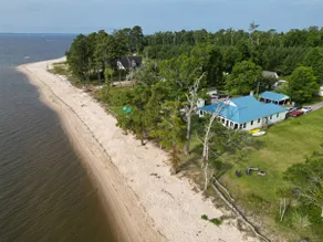Beautiful Beachfront Home w/Stunning Views - Image 3