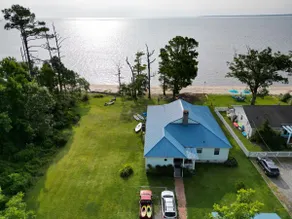 Beautiful Beachfront Home w/Stunning Views - Image 4