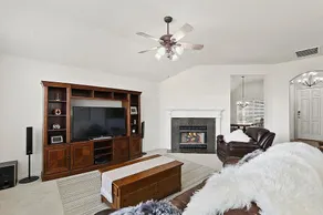 Newly Updated, Spacious & Cozy Whispering Trl - Image 2