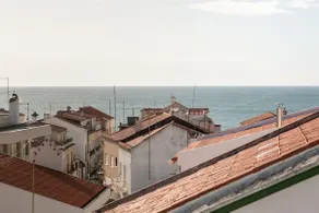 Sea View Apartment – Sunny Living Retreat - Image 5