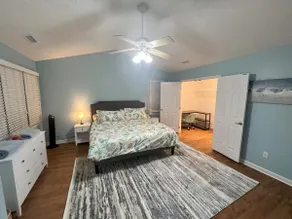 7 bed~pets~large living~deck~central Wilmi - Image 3