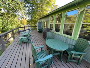 Cozy Cottage overlooking beautiful Loyalhanna Creek in Historic Ligonier! - Image 2