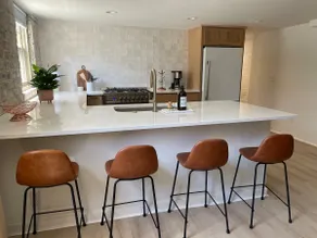 Newly renovated, 12 minute ride downtown! - Image 4