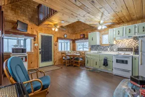 Family Cabin- The Happy Hideout w/ River - Image 3