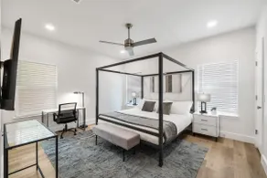 Cozy & Central ~ Close to i35 and 5M to Downtown! - Image 2