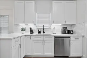 Cozy & Central ~ Close to i35 and 5M to Downtown! - Image 4