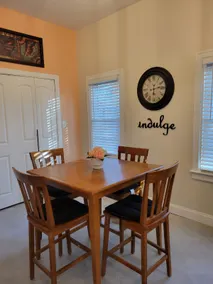 Scott St Historic Haven: 4 baths/6 min drive to ND - Image 4