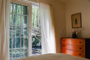 Emma Cottage - Creekside Upstate Retreat - Image 5
