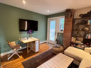 Eclectic suite w backyard balcony in heart of city - Image 3