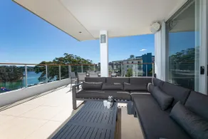 4 Bed penthouse with private roof top terrace - Image 2
