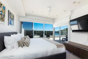 4 Bed penthouse with private roof top terrace - Image 5