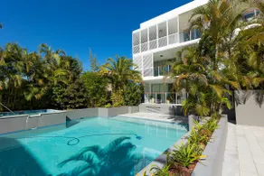 4 Bed penthouse with private roof top terrace - Image 3
