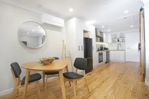 Stylish Guesthouse in the Heart of Belrose - Image 3