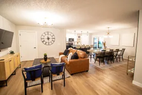 Luxurious Cedar Falls Home w/ Pool Table & Theatre - Image 2