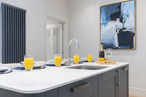City-Gift-Private Bathroom-View of the R - Image 3