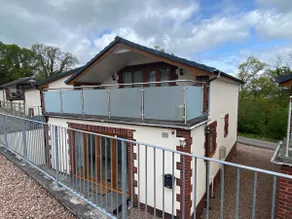 Forest Park lodge with balcony - Image 3
