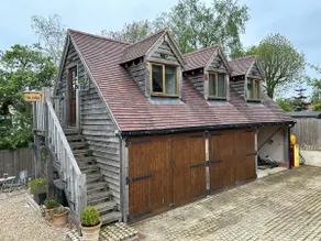The Lodge - Guest House / Livery - Image 2