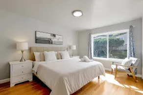 Upscale stylish entire 4B2B house with amazing views - Image 4