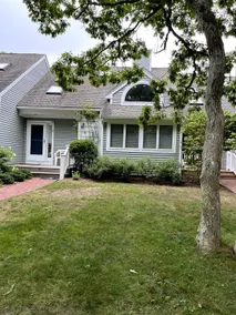 Sunny condo with pool, central to beach & town - Image 2
