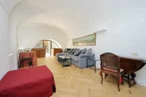 Pantheon apartment with private terrace - Image 3