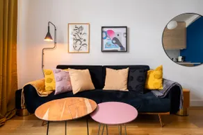 Charming Design Haven | Smart TV | Free Parking - Image 2