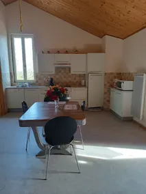 Quiet stone house - Image 3