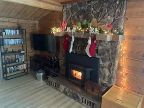 Beautiful and Comfortable Family Log Cabin - Image 4