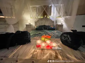 Romantic accommodation with a jacuzzi and fireplace - Image 5