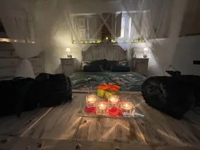 Romantic accommodation with a jacuzzi and fireplace - Image 2