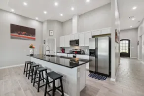 Modern Escape in Cedar Creek - Image 4