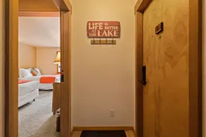 Alpine Escape Room: Min to Lake/Pool/HotTub/Sauna - Image 3