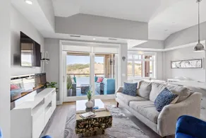 Waterfront, Musical Fountain, Lake MI views, luxury condo downtown - Image 2
