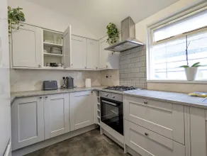 Beautiful 4 Bedroom Apartment - Sleeps 12 people - Image 2